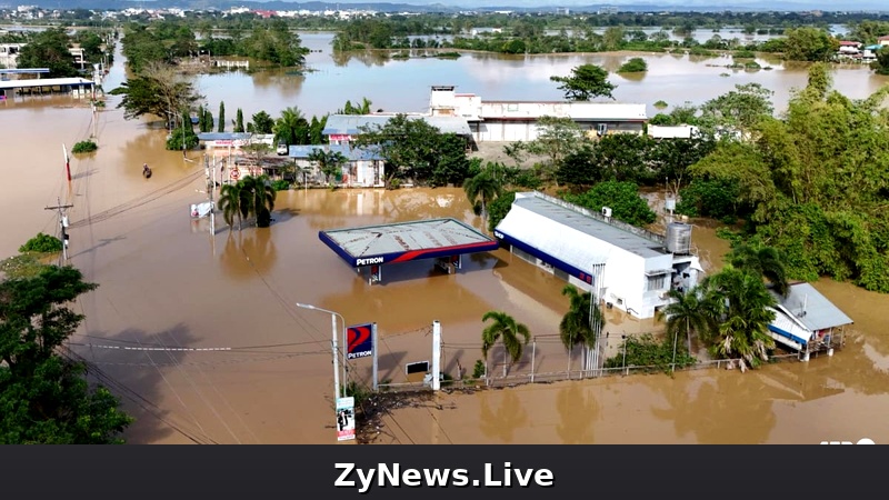 Floods strike thousands of houses in northern Philippines